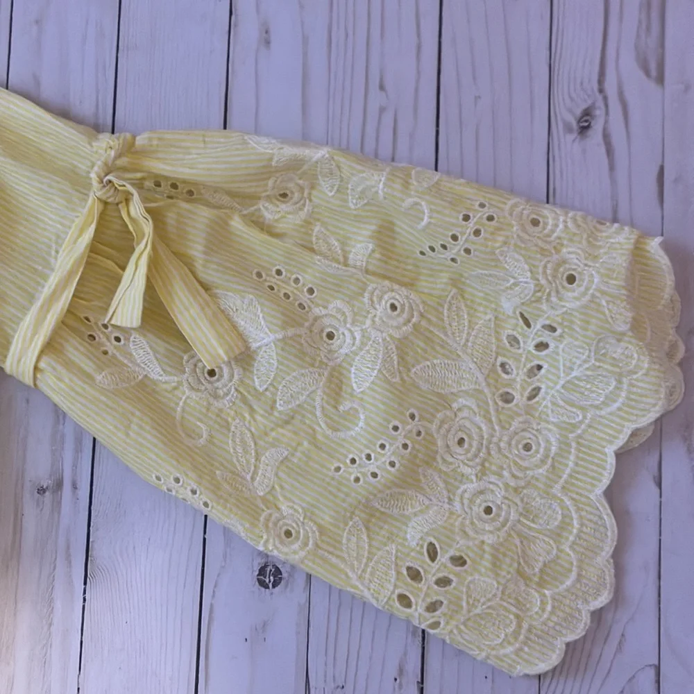 Yellow embroidered bell sleeve top S/M - Picture 3 of 9
